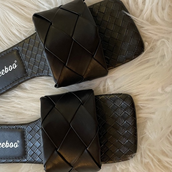 🆕 Black Quilted Square Toe Flat Sandals - Picture 7 of 14